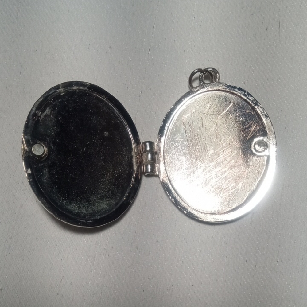 Disney Silver Locket with Elsa Design - Picture 3 of 7